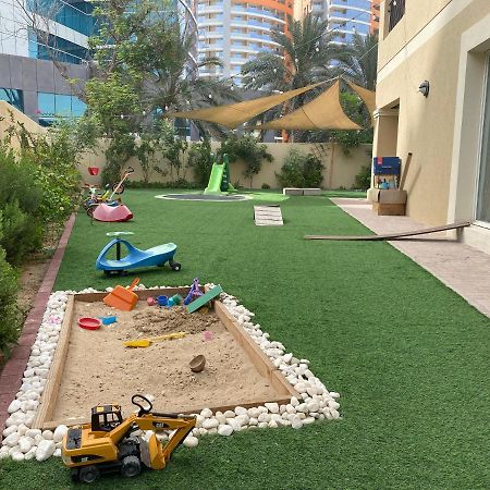 Spacious 4-Bedroom Villa, Children Friendly Dubai Ngoại thất bức ảnh