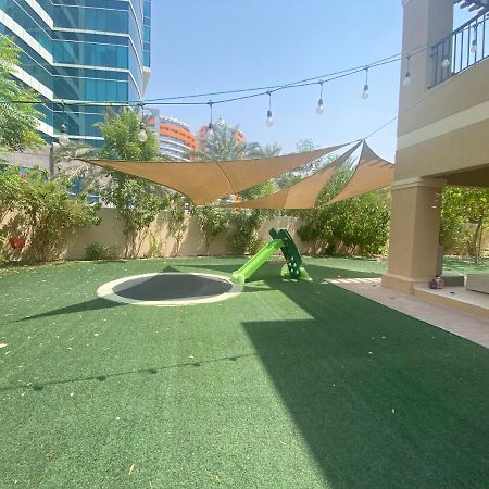 Spacious 4-Bedroom Villa, Children Friendly Dubai Ngoại thất bức ảnh