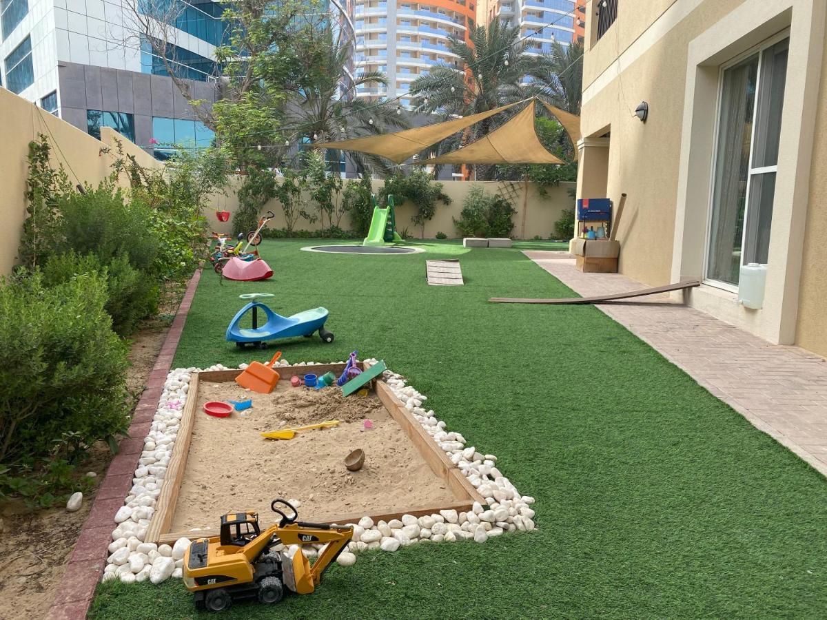 Spacious 4-Bedroom Villa, Children Friendly Dubai Ngoại thất bức ảnh