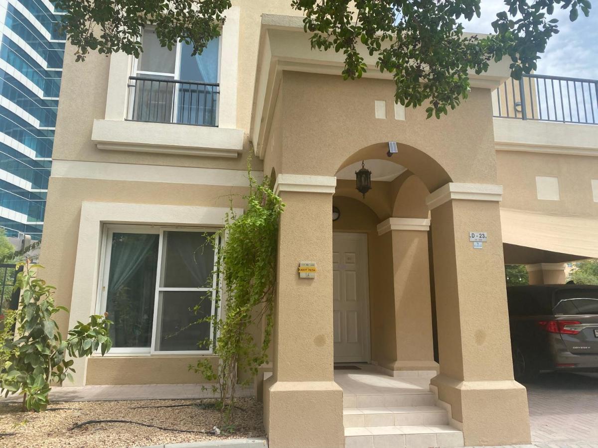 Spacious 4-Bedroom Villa, Children Friendly Dubai Ngoại thất bức ảnh