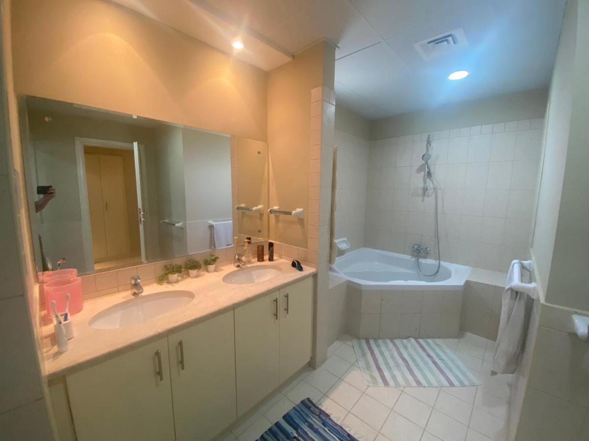 Spacious 4-Bedroom Villa, Children Friendly Dubai Ngoại thất bức ảnh