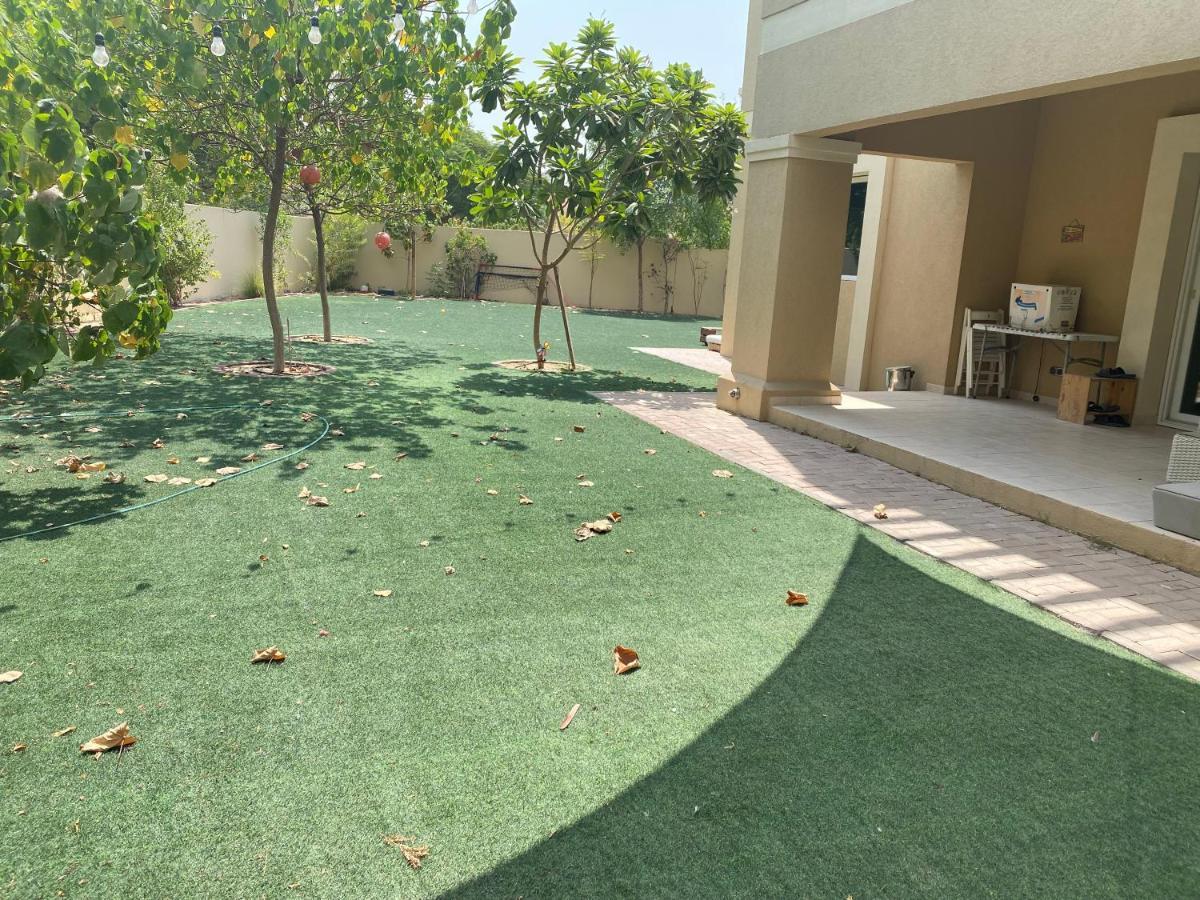 Spacious 4-Bedroom Villa, Children Friendly Dubai Ngoại thất bức ảnh