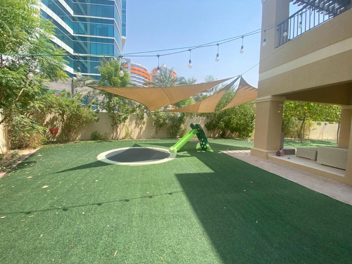 Spacious 4-Bedroom Villa, Children Friendly Dubai Ngoại thất bức ảnh