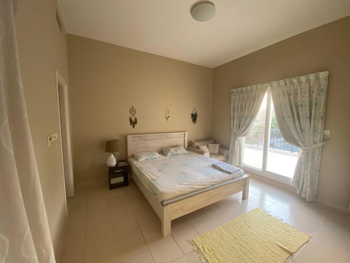 Spacious 4-Bedroom Villa, Children Friendly Dubai Ngoại thất bức ảnh