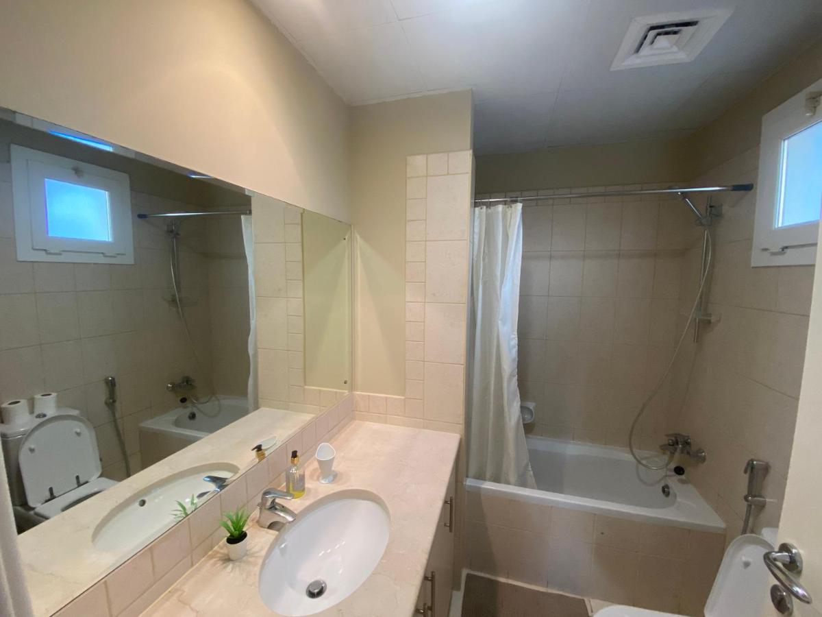 Spacious 4-Bedroom Villa, Children Friendly Dubai Ngoại thất bức ảnh