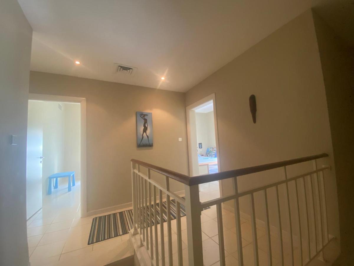 Spacious 4-Bedroom Villa, Children Friendly Dubai Ngoại thất bức ảnh